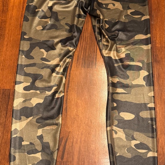 Nike Women’s Dri-Fit Camo Print Leggings - Picture 6 of 6